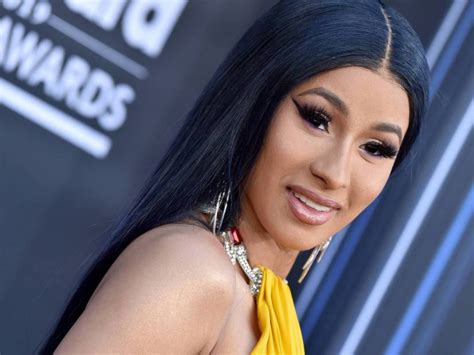 She cleared up the confusion on Instagram in a now-deleted video. . Cardi b pussy